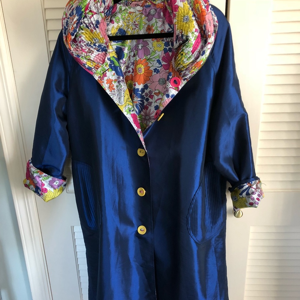 Reversible rain coat.